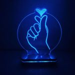چراغ خواب طرح عاشقانه قلب روی دست مدل هفت رنگ سان لیزر